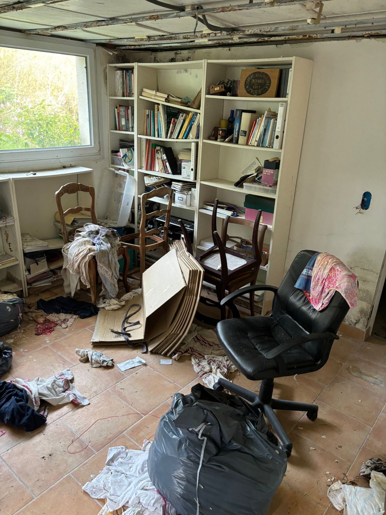Comment traiter le cas des maisons de famille laissées à l’abandon pendant des années avant un décès : l’exemple de Dunkerque et de ses environs IMG 20250901 WA0075